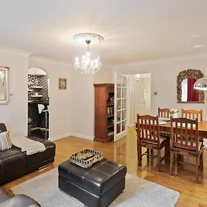 Apartment Beautiful And Cosy 2 Bedroom Flat, London