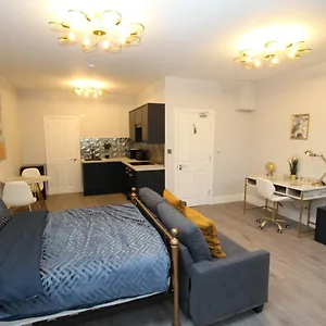  Apartment Luxury Flat In